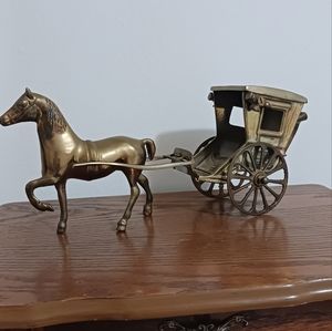 Vintage horse with de cart.